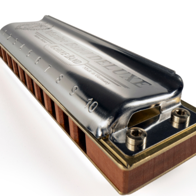 Harmónica prateada com madeira e números de 1 a 10