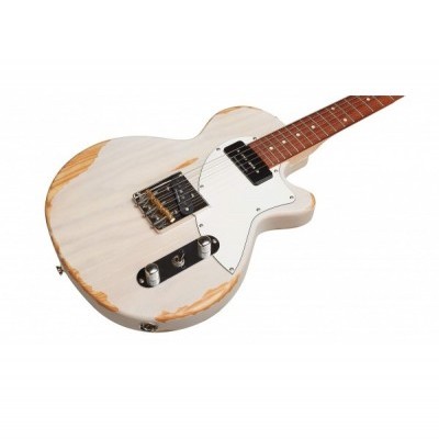 Guitarra elétrica branca com acabamento envelhecido e trastes metálicos