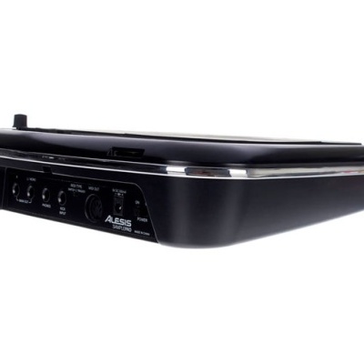 Dispositivo eletrônico preto com bordas cromadas e botões ALESIS QUADRAVERB DSP