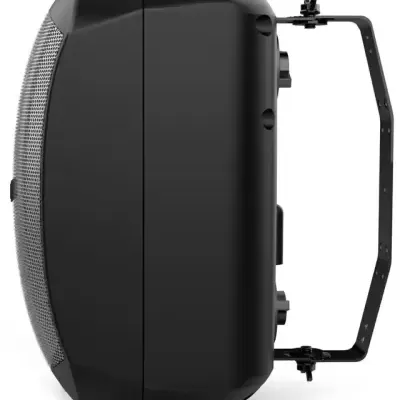 Coluna de som preta com grelha metálica cinza e suporte para montagem