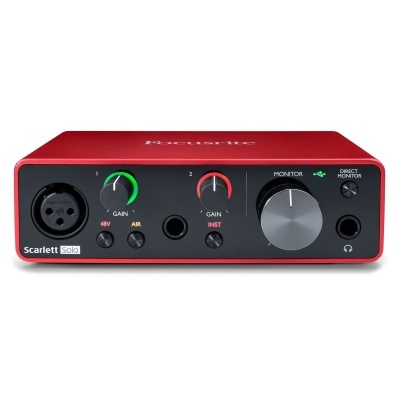 Interface de áudio Focusrite Scarlett Solo vermelha e preta com botões e entradas
