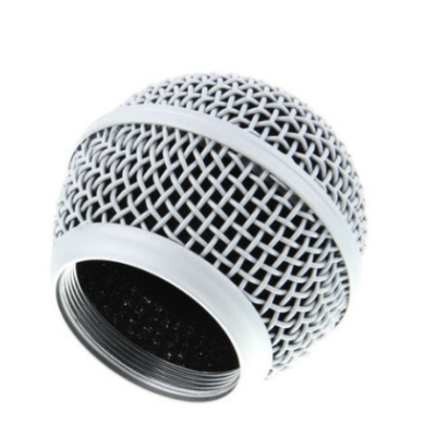 Grelha metálica prateada para microfone em padrão de malha cruzada