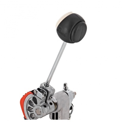 Pedal de bateria metálico com batente de borracha preta e branco, texto Pearl