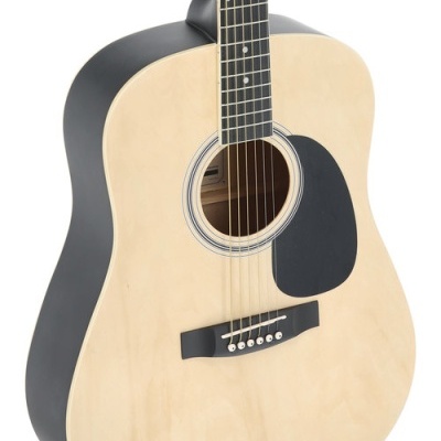 Guitarra acústica com corpo claro e laterais pretas