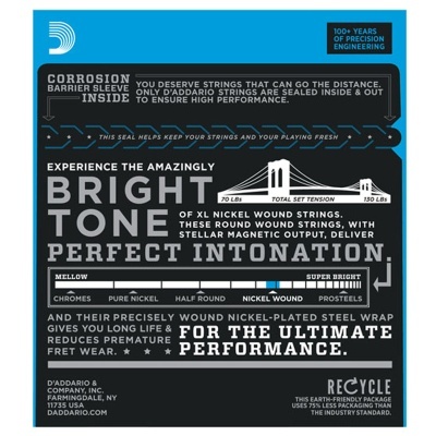 Embalagem de cordas para guitarra D'Addario com textos em inglês destacando características técnicas.