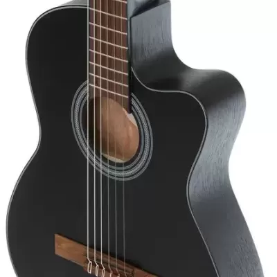 Guitarra clássica preta com pré-amplificador embutido