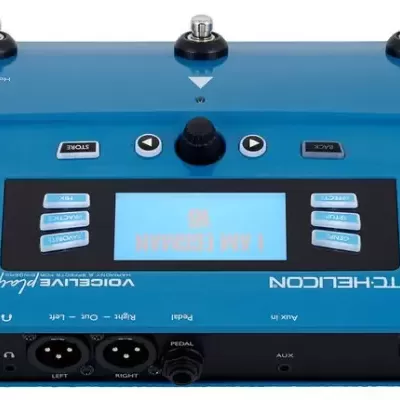 Pedaleira de guitarra azul TC HELICON VOICE LIVE play com tela digital