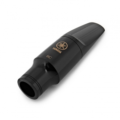 Bocal de saxofone preto com logótipo Yamaha dourado