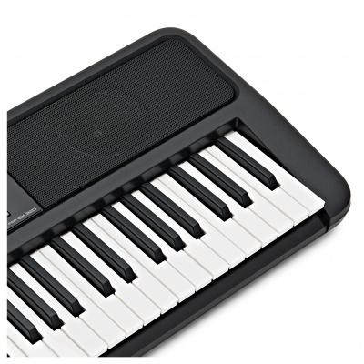 Teclado musical preto e branco com altifalante integrado