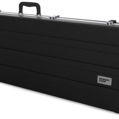 Estojo rígido preto para instrumento com alça e placa metálica