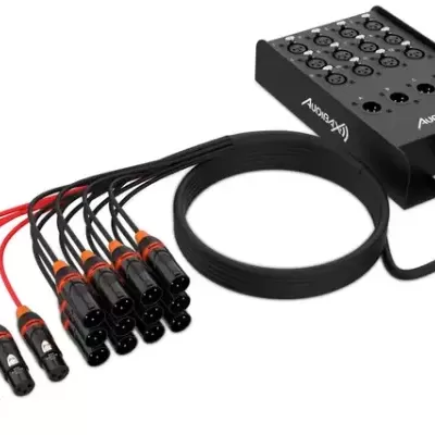 Interfície de áudio da Audioby com várias entradas XLR e cabos conectores