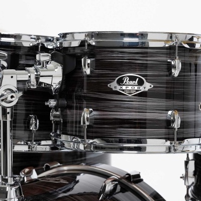 Tambor de bateria Pearl EXPORT com acabamento prateado e preto riscado