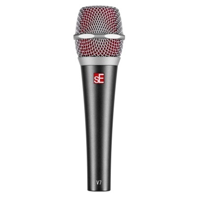 Microfone preto com malha vermelha e prata com logótipo sE e inscrição V7
