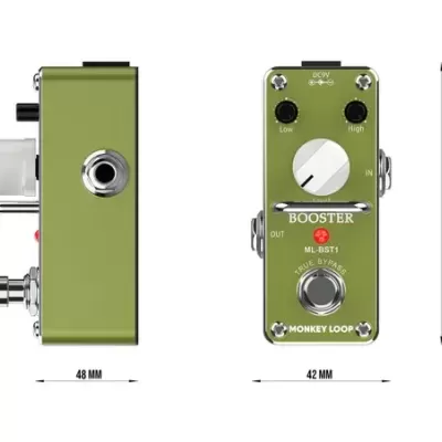 Pedal booster verde com botões pretos e branco, LED vermelho e texto BOOSTER ML-BST1 MONKEY LOOP
