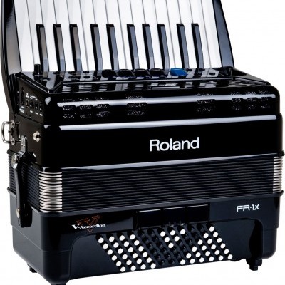 Acordeão digital preto Roland FR-1X com teclas brancas e pretas