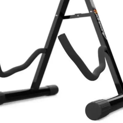 Suporte de guitarra metálico preto com braços acolchoados