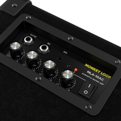 Amplificador de guitarra preto com painel de controlo com botões prateados e rótulo MONKEY LOOP MLA-10AC.