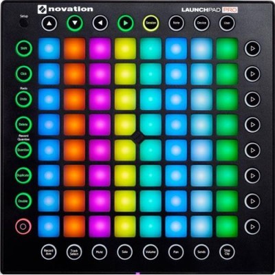 Controlador MIDI Novation Launchpad Pro com botões coloridos e corpo preto