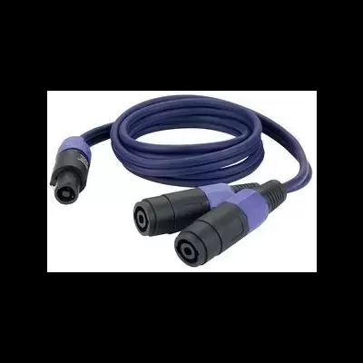 Cabo de áudio com três conectores pretos e roxos