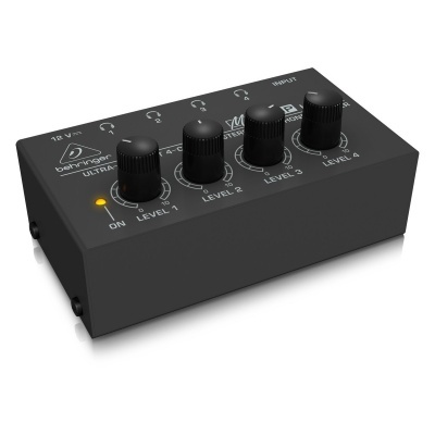 Amplificador Behringer HA400 preto com quatro botões e indicador luminoso amarelo