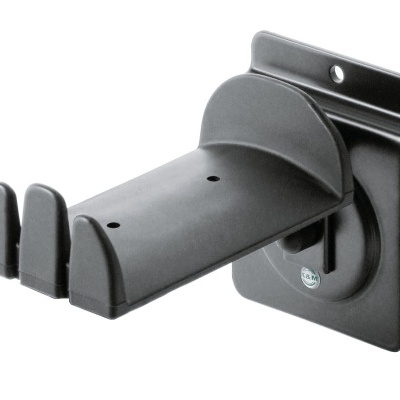 Suporte metálico preto com três ganchos, vista lateral