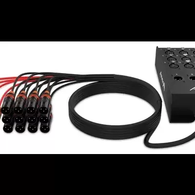 Splitbox de cabos áudio com várias entradas e saídas XLR e cabo preto plano