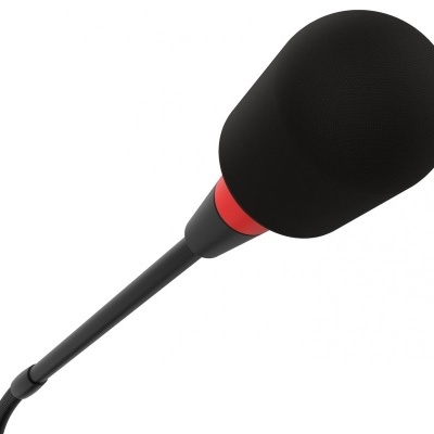 Microfone preto com espuma protetora e detalhe vermelho