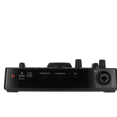 Dispositivo eletrônico preto com entradas para microfone, áudio e botões num fundo branco