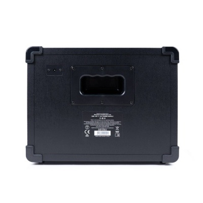 Amplificador preto com pega e etiquetas, visto de trás