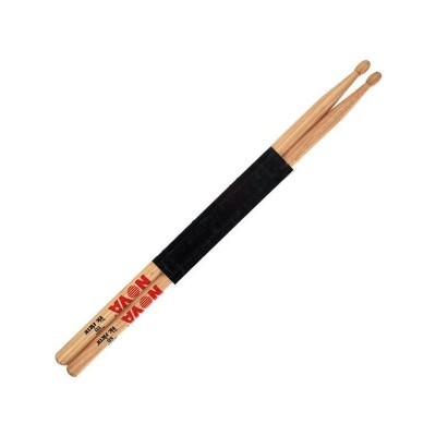 Baquetas de bateria de madeira com texto vermelho e cabo preto