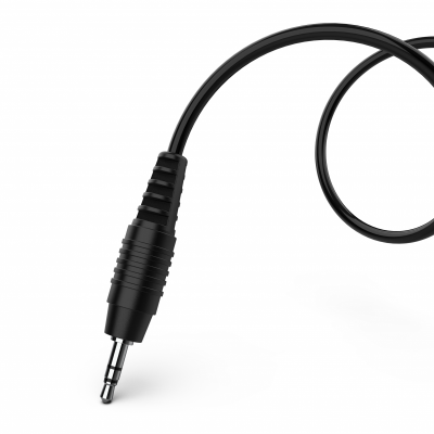 Cabo de áudio preto com ficha jack de 3,5 mm em fundo branco