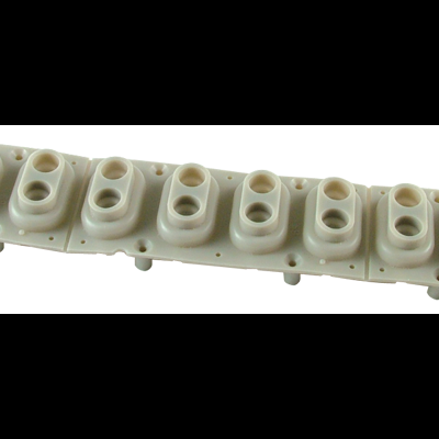 Tira branca com doze pegas plásticas ergonómicas em sequência