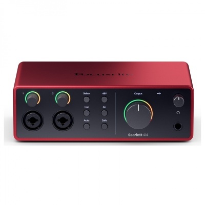Interface de áudio Focusrite Scarlett 4i4 vermelha com botões e entradas