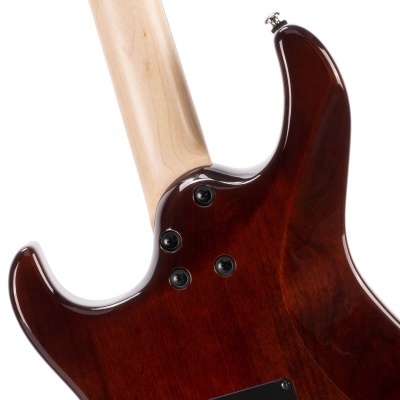 Traseira de guitarra elétrica castanha com braço em madeira clara