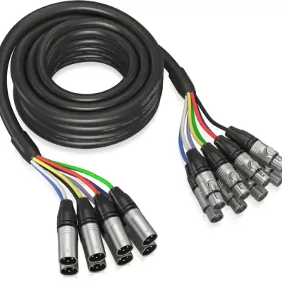 Cabo de áudio com conectores XLR coloridos e revestimento preto