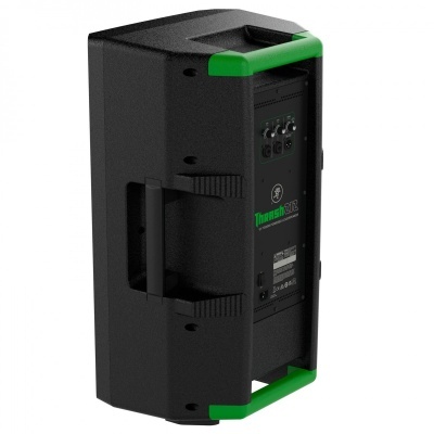 Coluna de som portátil preta com detalhes verdes e painel de controlo