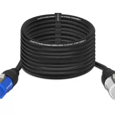 Cabo elétrico preto com conectores azul e branco nas extremidades