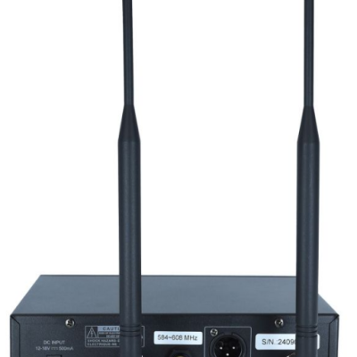 Dispositivo eletrônico com duas antenas e conexões de áudio