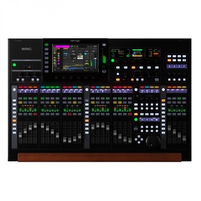 Consola de mistura digital Behringer WING com ecrã colorido e botões iluminados