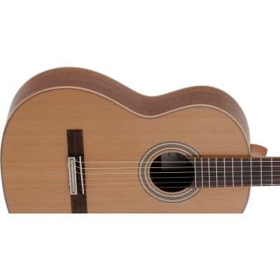 Parte superior e corpo de guitarra clássica em madeira com seis cordas