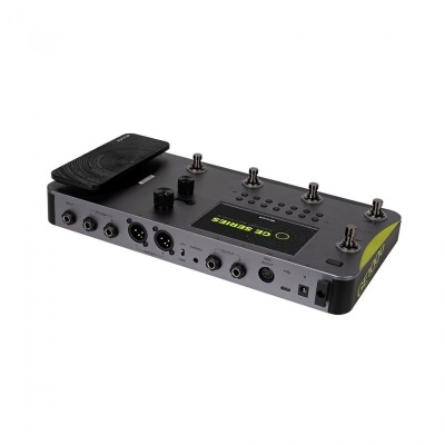 Pedaleira para guitarra multiefeitos preta com pedal e botões