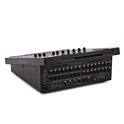 Mesa de mistura áudio digital Behringer com múltiplas entradas XLR e controlos