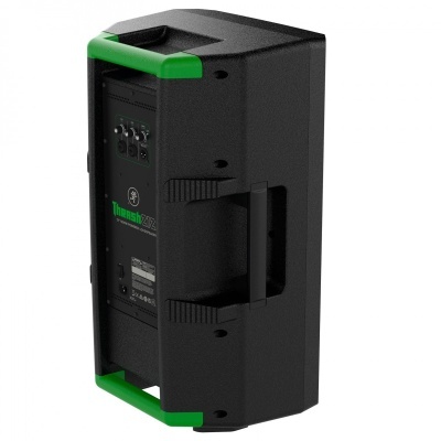 Coluna de som profissional preta com proteção verde e botões laterais