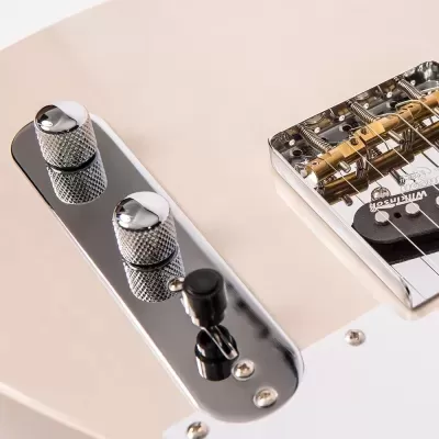 Controlo e ponte de guitarra elétrica creme com botões cromados e captação VITAKO