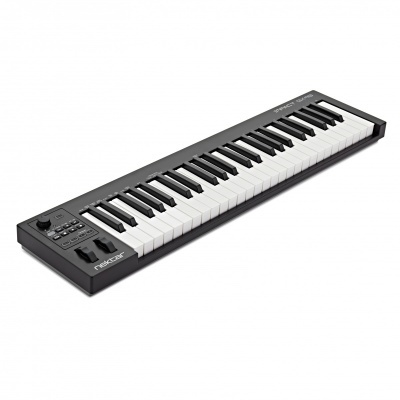 Teclado MIDI controlador preto com 49 teclas