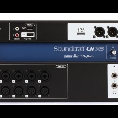Equipamento de áudio Soundcraft Ui12 com múltiplas entradas e saídas