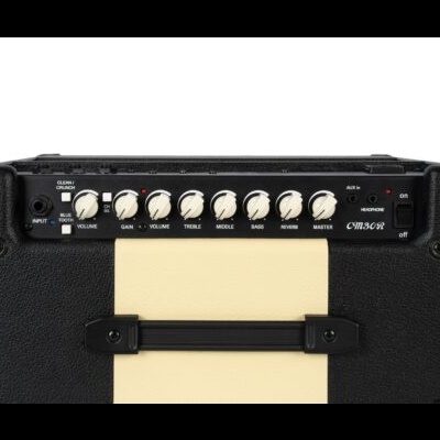 Amplificador de guitarra preto com botões brancos e texto COMBOR