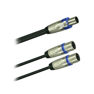 Cabos de áudio com conectores XLR metálicos em cor prateada e azul