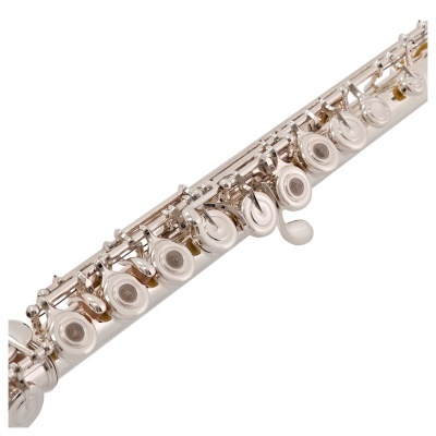 Parte de flauta transversal prateada com chaves e almofadas brancas