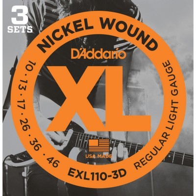 Embalagem de cordas para guitarra D'Addario XL com texto e imagem de guitarrista